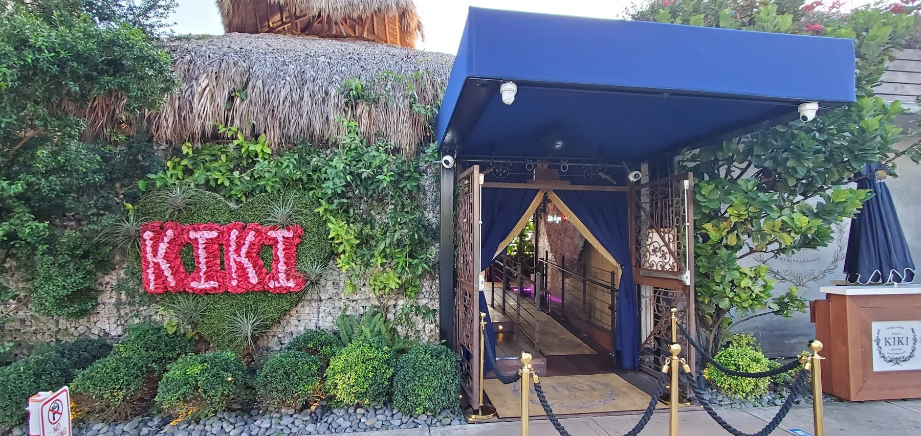 The exterior and entrance of Kiki on the River